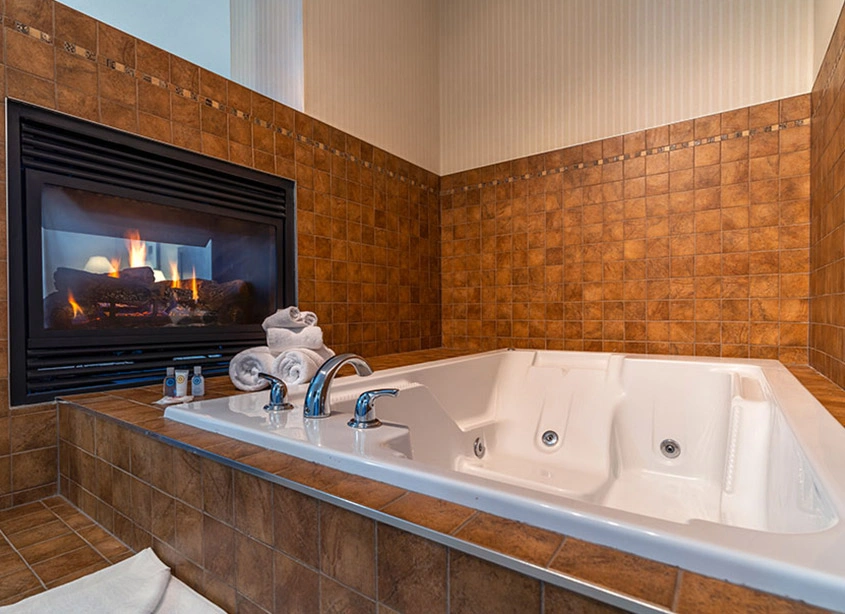 Jacuzzi Suite 3
